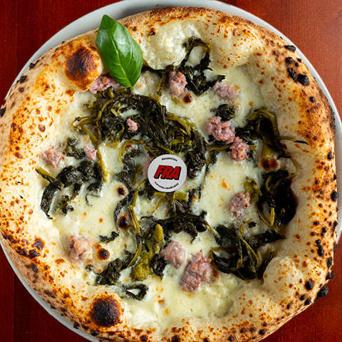 Pizza Salsiccia e friarielli con Fiordilatte dei Monti Lattari e Salsiccia Fresca